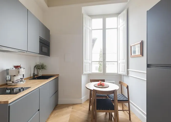 Next Stop, Daire Floransa